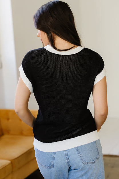Goat Horse Shoe Pattern Contrast Trim Short Sleeve Sweater